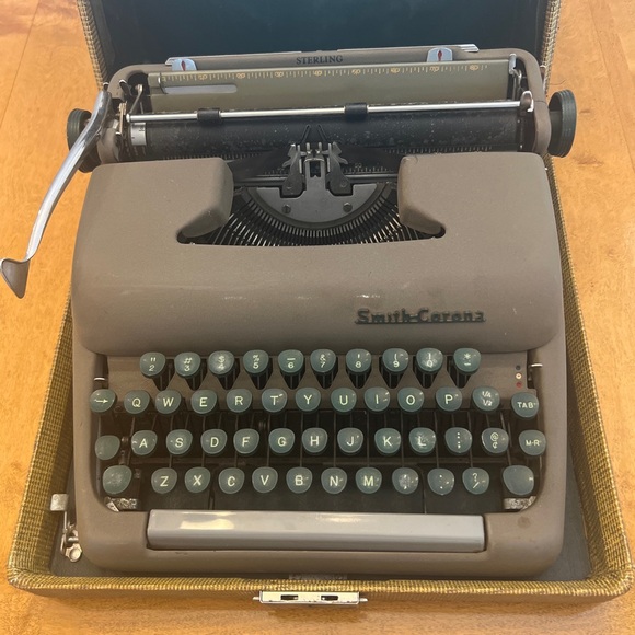 Vintage 1953 Smith-Corona Super Typewriter
